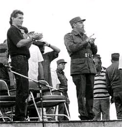SuselyMorfaG's tweet photo. Honrar a Fidel es asumir su filosofía de combate: lucha, trabajo y amor por el pueblo. No hay mejor manera de conmemorarlo que fortaleciendo esos pilares en cada acción. Nuestra convicción es clara: seguir su ejemplo para el futuro de #Cuba. ¡Adelante, #100AñosConFidel https://t.co/x7cAfEQN5K