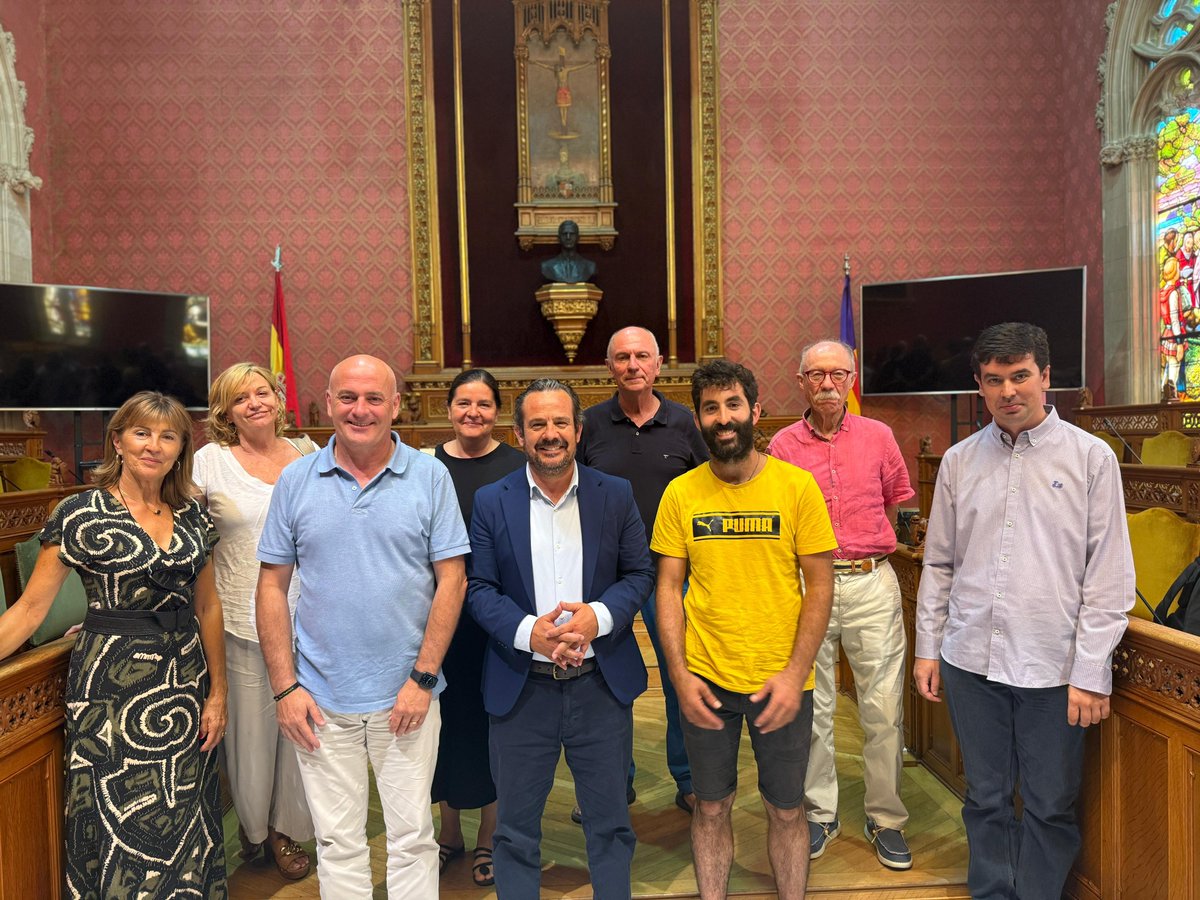 SdeTramuntana's tweet photo. Els productes i serveis amb #Distintiu són una peça clau per dinamitzar l'activitat econòmica i per conservar el paisatge cultural de la #SerradeTramuntana Emprenedors i empresaris que ja tenen el Distintiu aporten el seu punt de vista per a la futura llei Serra de Tramuntana. https://t.co/3iCxv1tzWe