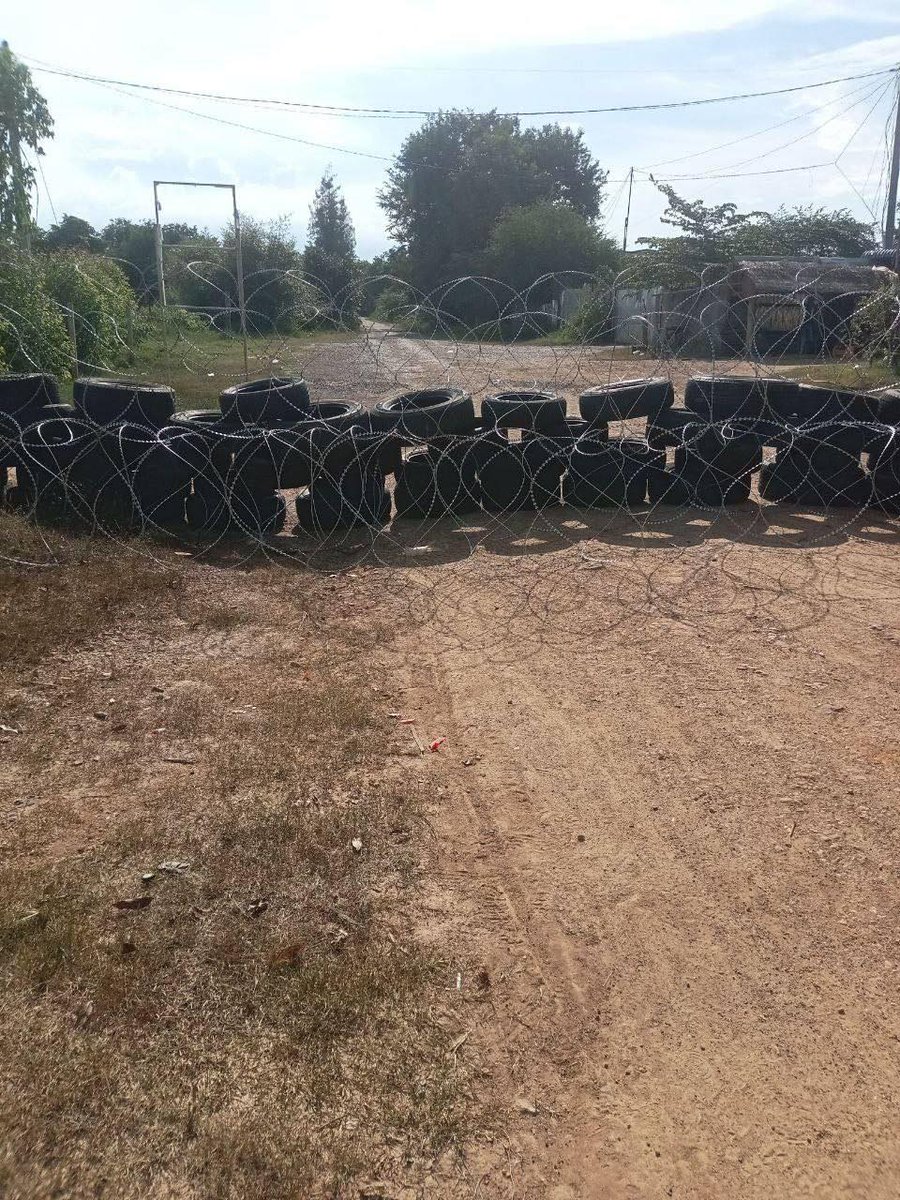 SovanRatana_'s tweet photo. Thai Military Forces Set Up Barbed Wire in Ou Beichoan Commune on 12-13 August: Defence Spokesperson for Cambodian Ministry of National Defence, reported that on 12-13 August 2025, Thai paramilitary forces and Thai border forces inspected the area in front of the Chouk Chey https://t.co/97MJgjlalT