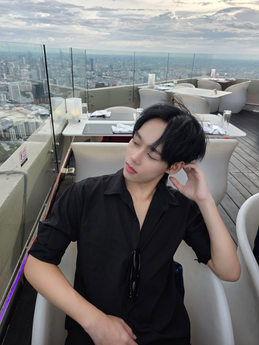 t_trick12's tweet photo. 🐧  #TTrickThirachot https://t.co/qoh7ijjFMG