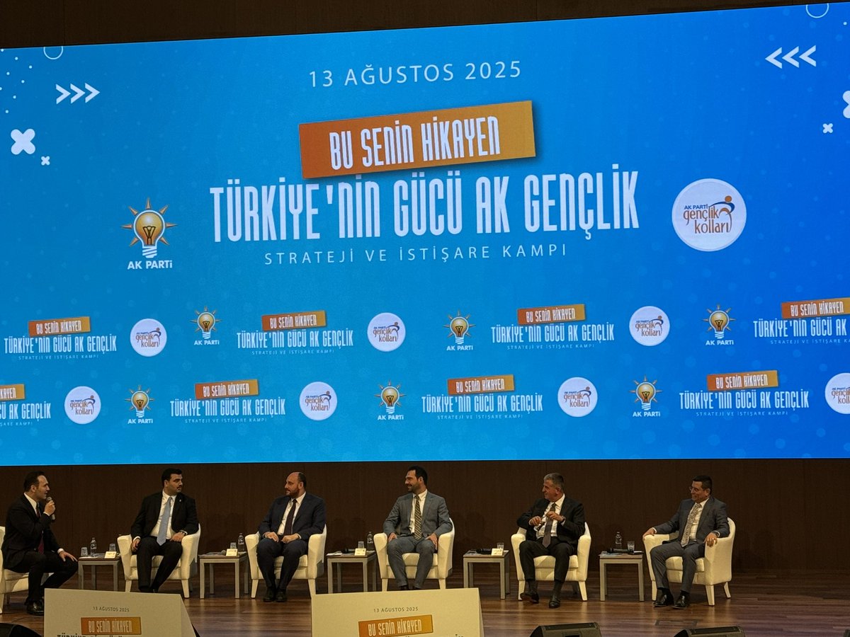 Gençlik kolları genel başkanımız <a href="/avyusufibis/">Yusuf İBİŞ</a> moderatörlüğünde Geçmişten günümüze AK GENÇLİK özel oturumunda önceki dönem genel başkanlarımızın hitaplarını dinliyoruz. 

Ezelden ebede AK GENÇLİK 💫