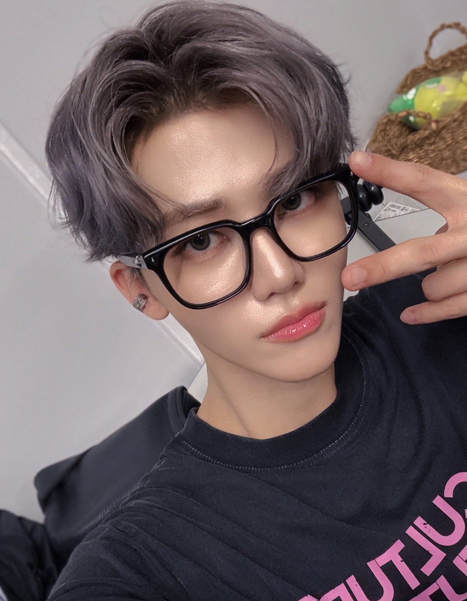 안경에 피어싱에 깐머에
느좋 삼종세트