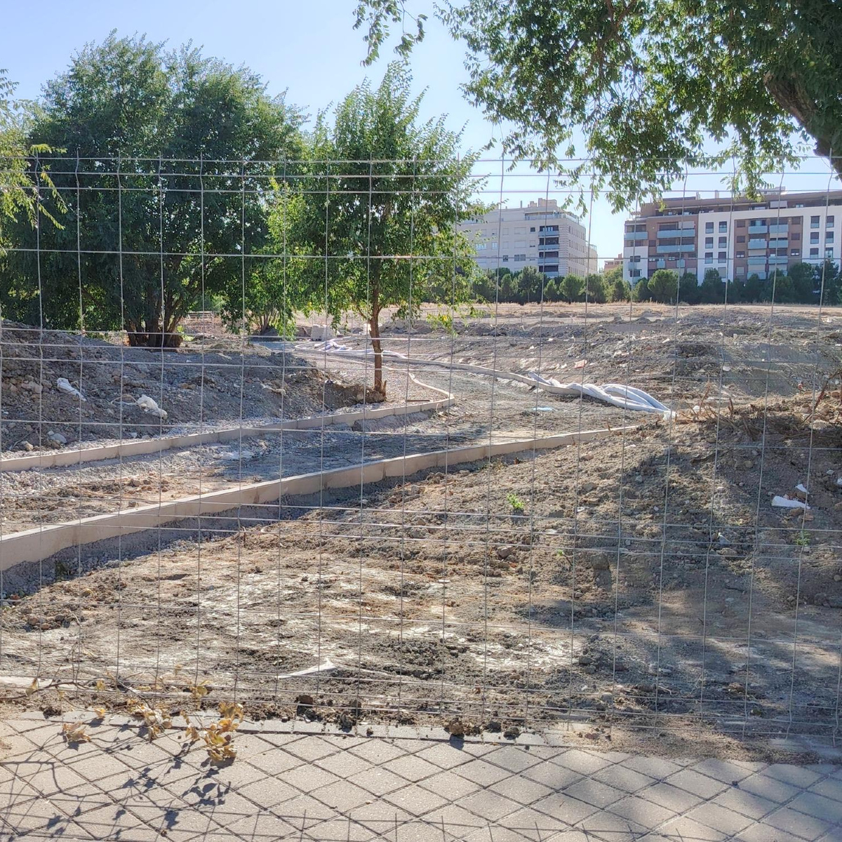 Decide Madrid (@decidemadrid) on Twitter photo 🧐 ¡Mira cómo avanzan las obras de este proyecto de #PresupuestosParticipativos en <a href="/JMD_SanBlas/">SanBlas-Canillejas</a>!
🏗️⛏️ El #BarriodeRejas contará con nuevas zonas verdes con:
🧑🦯 Caminos accesibles.
🌳 70 nuevos árboles y más de 6000 arbustos 🌾
🛋️ Zonas para sentarse.
👧🧒 Área infantil.
💦 🧐 ¡Mira cómo avanzan las obras de este proyecto de #PresupuestosParticipativos en <a href="/JMD_SanBlas/">SanBlas-Canillejas</a>!
🏗️⛏️ El #BarriodeRejas contará con nuevas zonas verdes con:
🧑🦯 Caminos accesibles.
🌳 70 nuevos árboles y más de 6000 arbustos 🌾
🛋️ Zonas para sentarse.
👧🧒 Área infantil.
💦