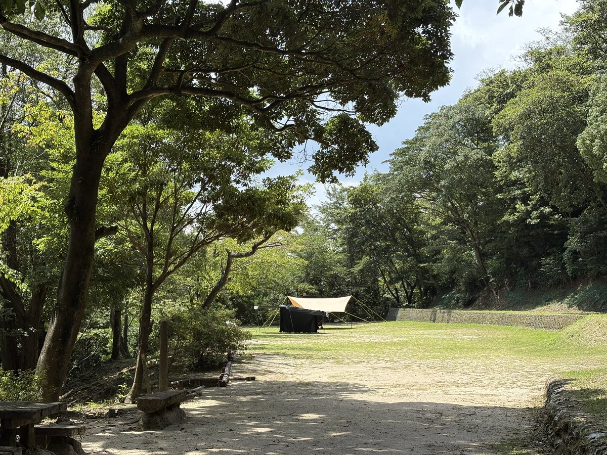kenchanbob's tweet photo. 今日は、この間の雨風雷キャンプでびしょ濡れになったタープとテントを乾かしに猫石に来ました。

人も少なくよかとこばい。 https://t.co/tRzKvhGF3Z