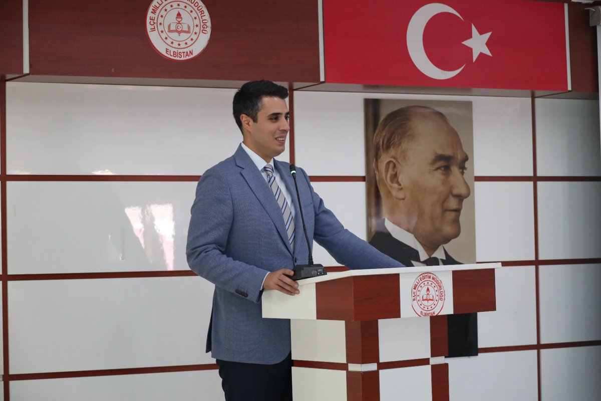 elbistanmem's tweet photo. Elbistan Kaymakamımız Sayın Muhammet Fatih Demirel 2025 Yılı Liselere Giriş Sınavında ve Yükseköğretim Kurumları Sınavında dereceye giren öğrencilerimizi ödüllendirdi.Elbistan İlçe Milli Eğitim Müdürümüz Sayın  İlyas Gezer öğrencilerimizi tebrik ederek başarılar  diledi. https://t.co/MN1FEuGqwH