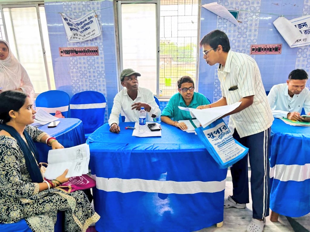 আমাদের পাড়া আমাদের সমাধান এবং দুয়ারে সরকার শিবির পরিদর্শন করছেন রামপুরহাট পৌরসভার মাননীয় পৌরপিতা।
আপনার মতামত 
আপনার প্রয়োজন 
আপনার সিদ্ধান্ত।। 
রামপুরহাট মহকুমা।।