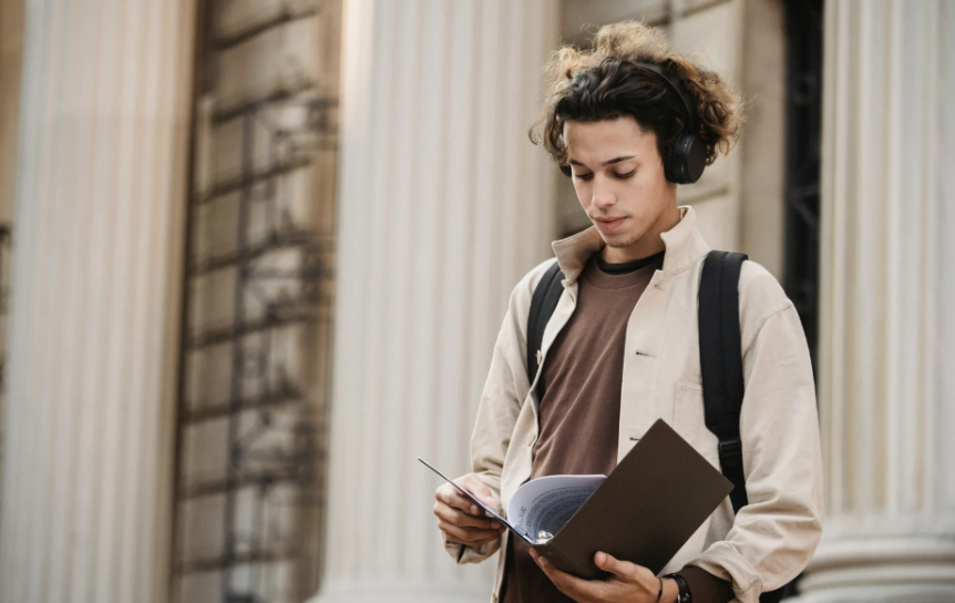 InjuveSpain's tweet photo. 📚 Hasta el 6 de octubre puedes solicitar una de las 300 Becas de @FUniversia para personas con discapacidad estudiantes de grado o Formación Profesional.
👩🏽💻 Tienes toda la info en: https://t.co/vKN4fRZyFg
#Injuve #RedSik #Becas #Ayudas https://t.co/G5oafrIghY