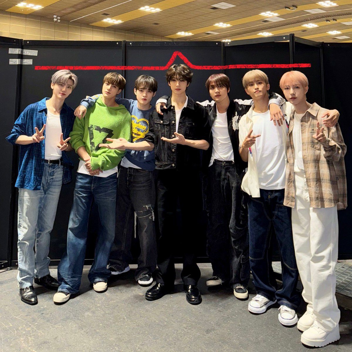 the hyungs share similar heights and then there’s jisung ijbol 😭😭😭