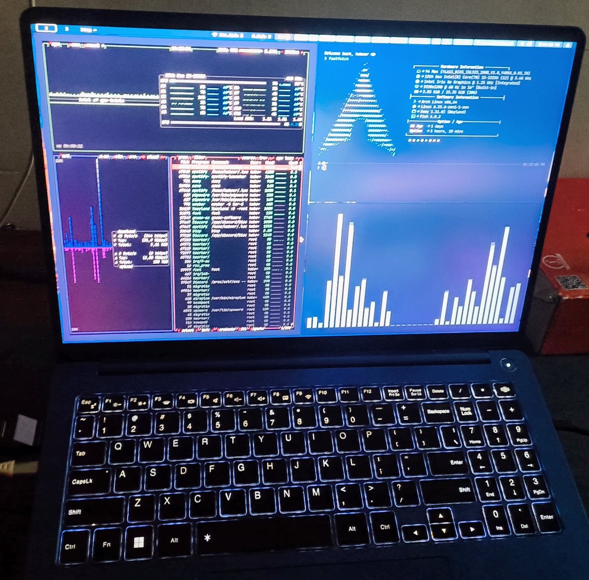 tenz16k's tweet image. I can finally say, &quot;I use Arch, BTW.&quot;

#linux #WebDev #LinuxHacking #WebDesignAsk