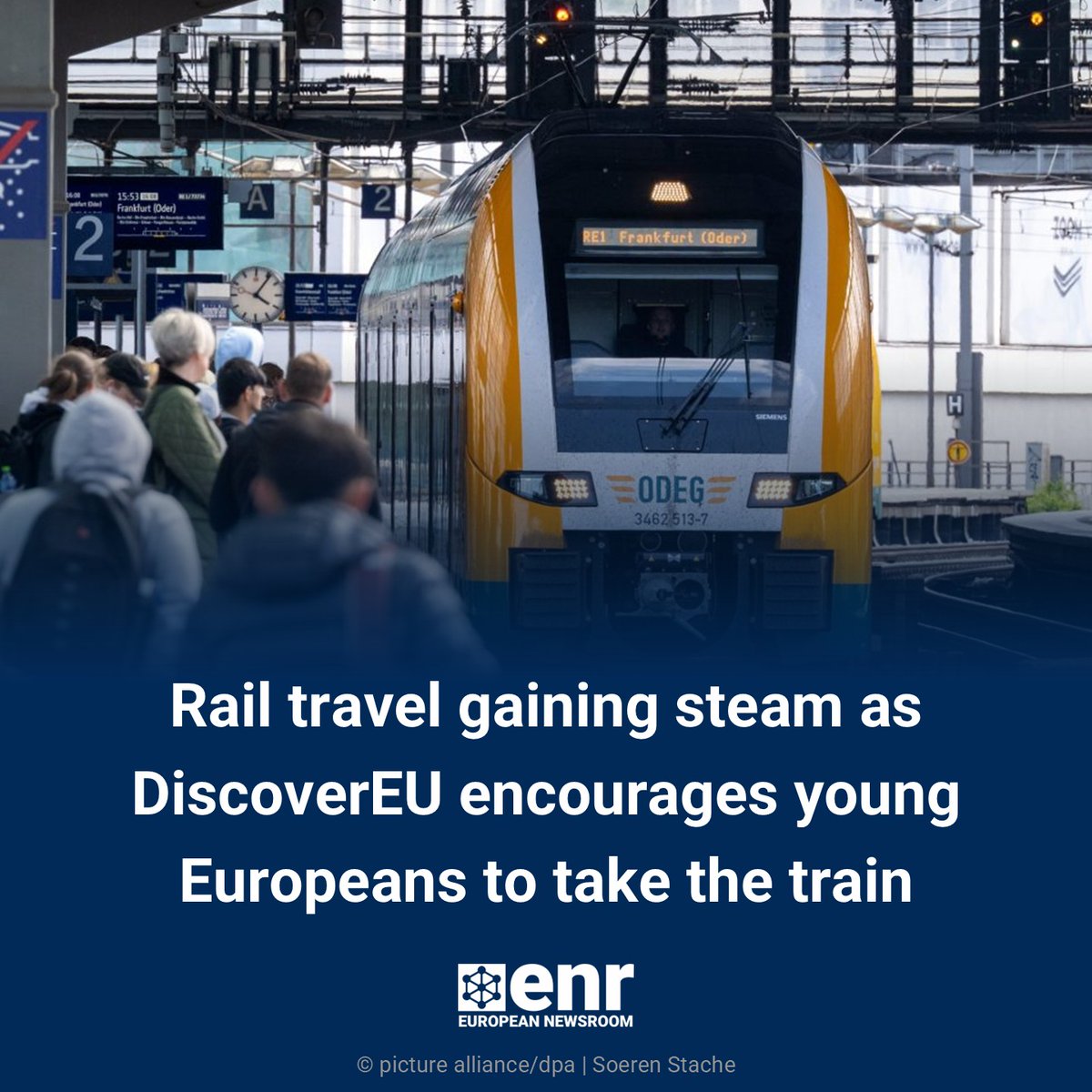 🚉According to Eurostat, train travel is hitting its highest levels since the Covid-19 pandemic, and even surpassed pre-pandemic years.

For young people, it's the DiscoverEU programme that brings them to the tracks.

Read #enr_eu's Key Story👇
europeannewsroom.com/rail-travel-ga…