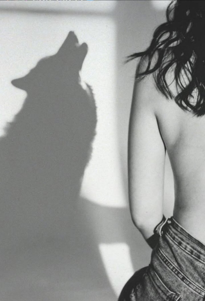 Gölgeyi bile susturacak kadar güçlü bir sessizliğim var...✨