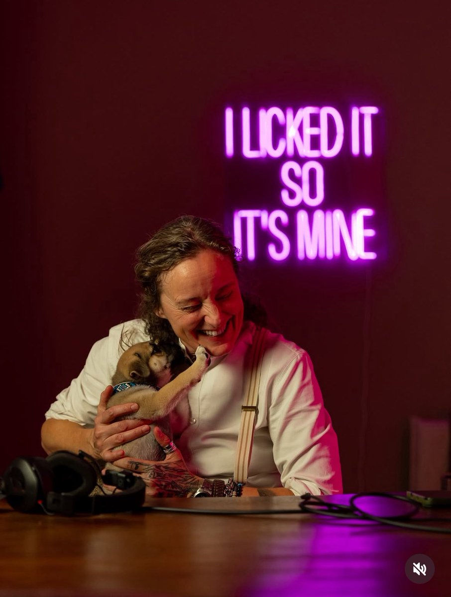 The most delightful women of the Dutch podcast “Lesbian Talk” asked me, 
but their newborn puppy Pixel played me 😁
Bevraagd door de dames, 
bespeeld door deze kleine ondeugd. Op bezoek bij Michelle en Marjolein “Lesbian Talk” 

#podcast #lesbiantalk 

instagram.com/p/DNSHJL3qR0h/…