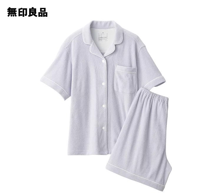 coco_home__'s tweet photo. 無印良品の『着るタオル』パジャマがしれっと安くなってるぞー！！！

ふわふわタオルがそのままパジャマになってて吸水力抜群の生地だからお風呂上がりも寝汗をかく夜でも快適！パイピングも可愛い~🫧 https://t.co/Wt8EfzMpGz