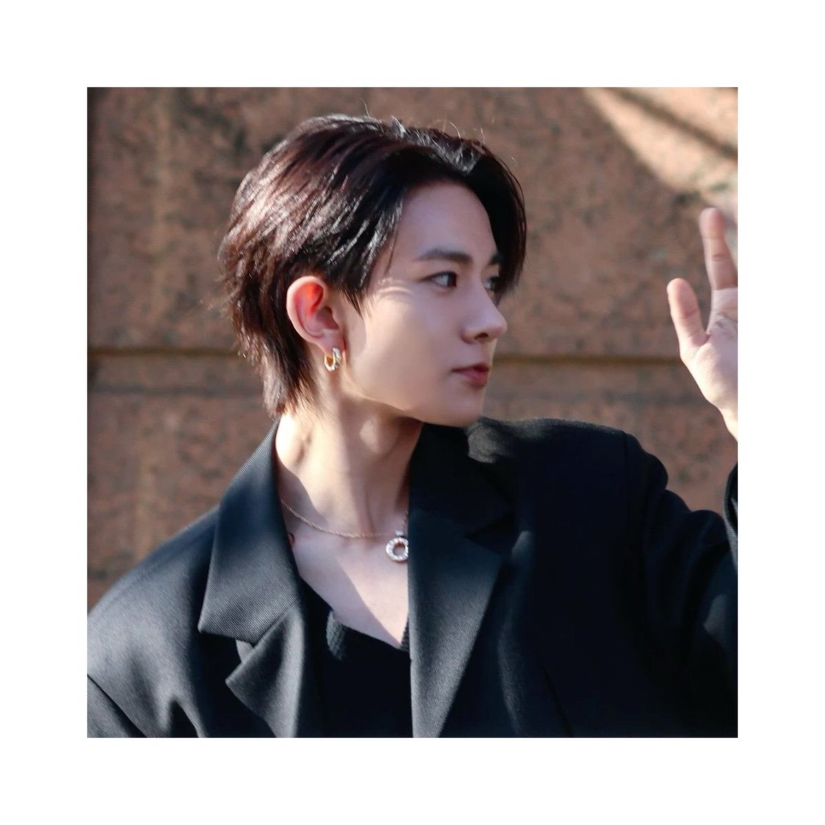 sunsun00rise's tweet photo. #heesun few tweets au

Who's the boss?

A married couple who has a dynamic relationship inside and outside of their home. https://t.co/Y0ZlbcI8WD