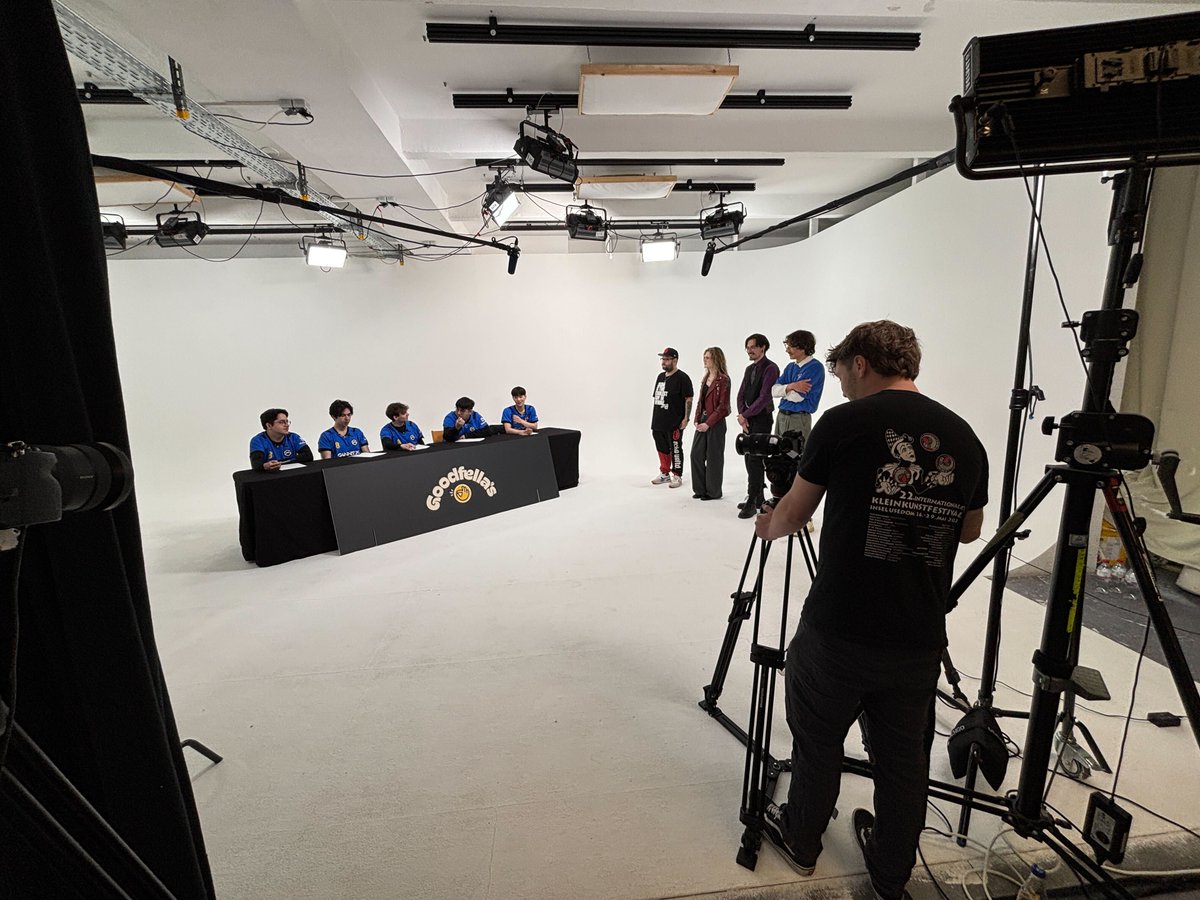 WE'RE LOOKING FOR PARTICIPANTS FOR OUR YOUTUBE VIDEOS! 📽️

If you live in Berlin and are passionate about League of Legends or VALORANT, fill out this form to take part 👇🏻

📎 forms.gle/XxG8Ck4n9xKTUK…