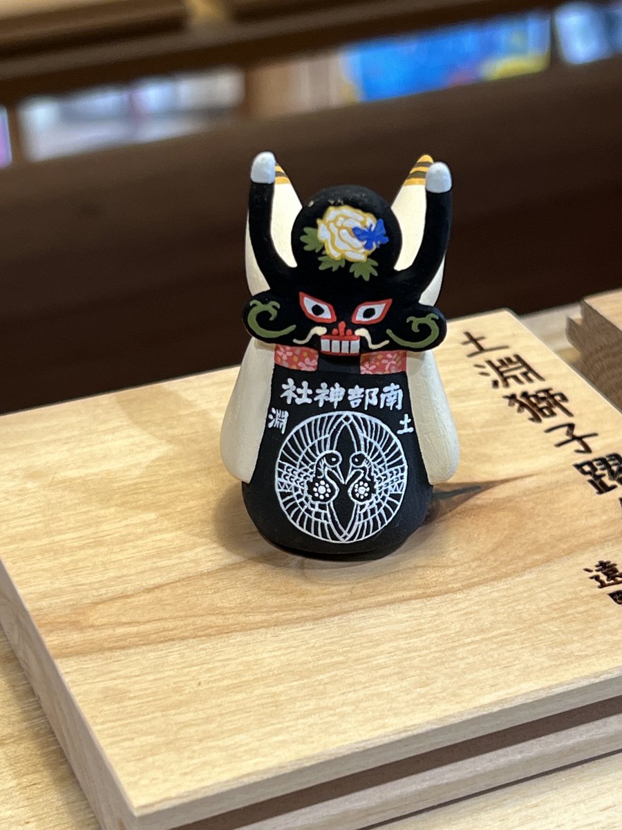 n_koid's tweet photo. 書肆みず盛りさんの「ちいさなしし踊り」展。衣装を細密に再現したしし踊り人形は今年は46体に。台もこのためにみず盛りさんで用意したのだそう。しし踊りだけで岩手県には約130の団体があるとのことで、いつか「コンプリート」する日を楽しみにしたい。 #盛岡市 #ちいさなししおどり展 https://t.co/bGJAWOIf99
