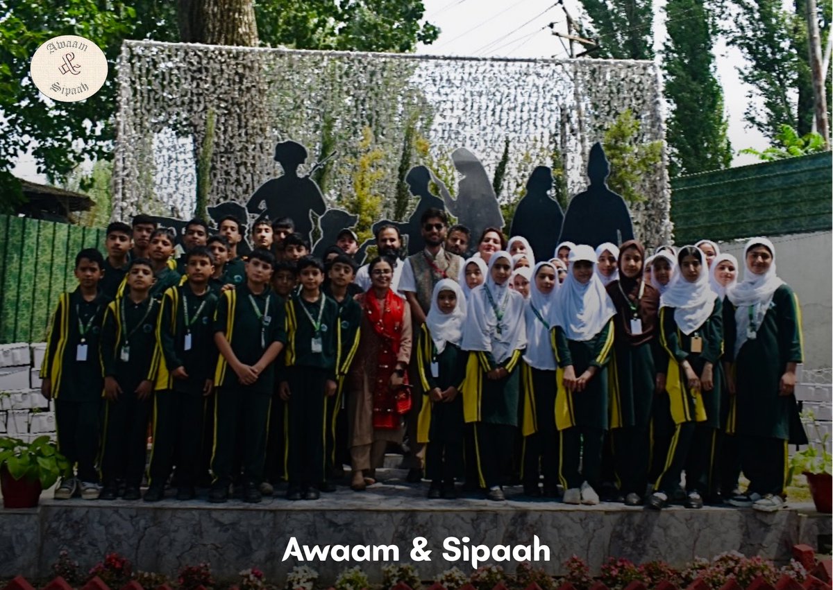 From ancient Baramulla to Naya Kashmir —  I had the honor of guiding bright young minds from Greenland Public School through the awe-inspiring Awaam &amp; Sipaah Gallery, dedicated to the people of Baramulla by Chinar Corps Commander.

(1/2)