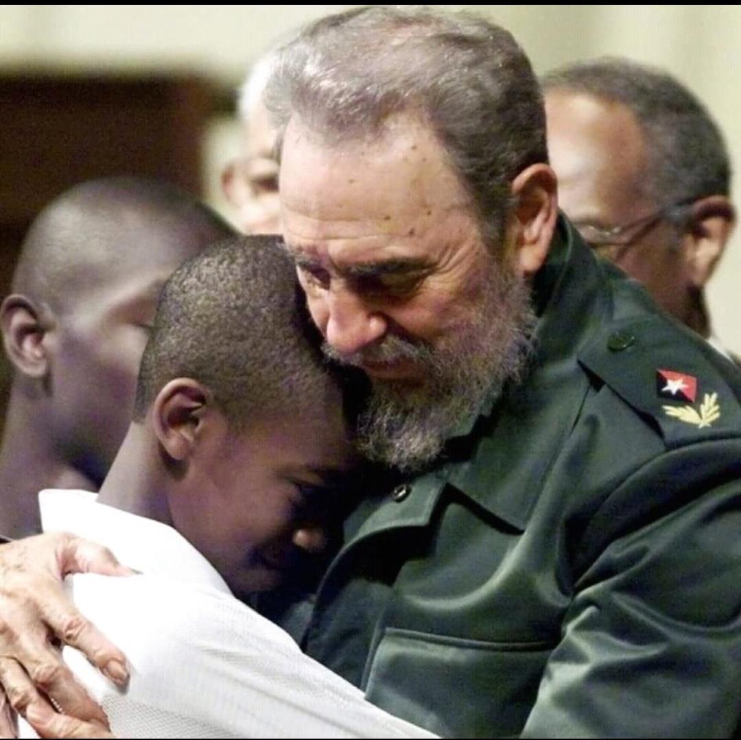 Hoy celebramos 99 años del nacimiento de #FidelCastro. Un siglo de ideas, lucha y dignidad. #100AñosConFidel, porque su legado vive más allá de la vida. 
#Cuba