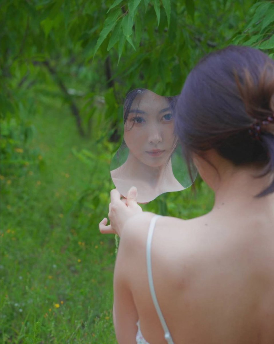 OnceInAWhile1's tweet image. 镜子里的女老师~