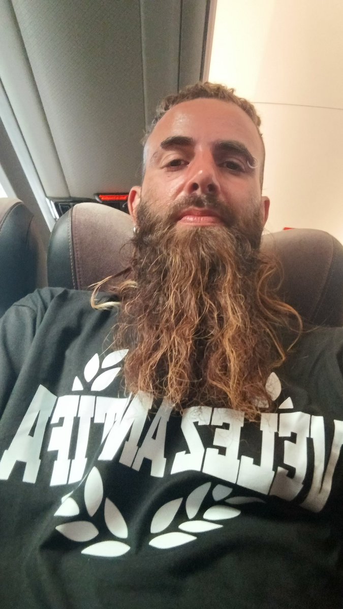 Arranca la misión regreso ! A marcarse el ogt con un buen fibrón y vivir un par de dias arriba del bondi! Gracias a toda la banda fortinera que compró rifas y lo hizo posible !! 💙🤍💙 Otros tantos kilómetros inolvidables. Gracias Vélez de mi vida