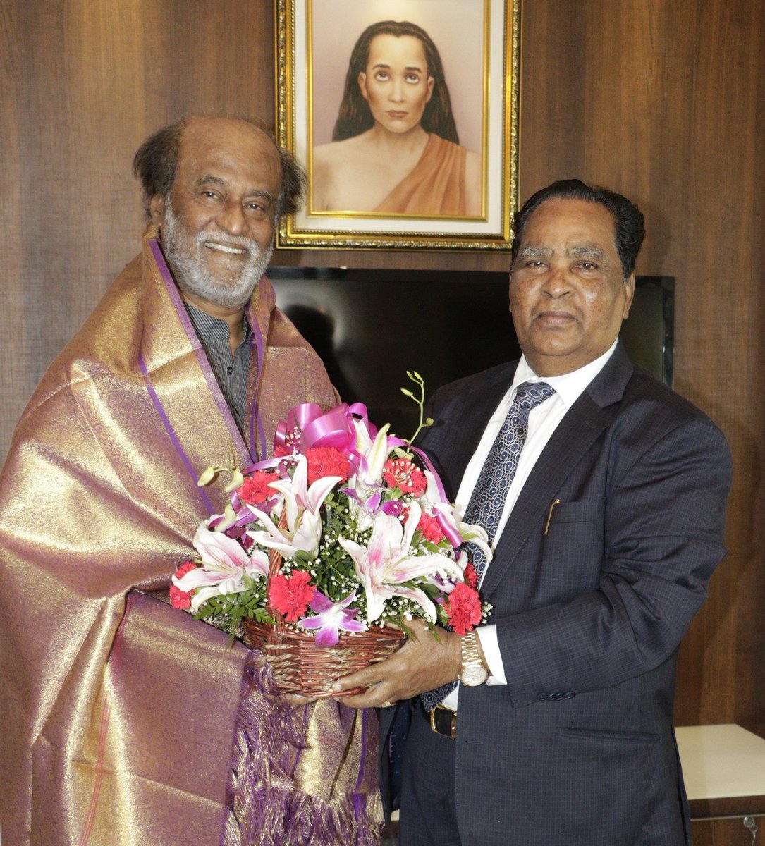 திரைத்துறையில் 50 ஆண்டுகள் நிறைவடைந்திருக்கும்  சகோதரா் ரஜினி அவர்களின் வளர்ச்சியைக் கண்டு நான் பெருமிதமடைகிறேன்!திரைத்துறையில் இன்னும் பல்வேறு சாதனைகள் படைக்க, விஜிபி குழுமங்களின்  வாழ்த்துகளையும் ஆசீர்வாதங்களையும் தெரிவித்துக் கொள்கிறேன் <a href="/rajinikanth/">Rajinikanth</a>