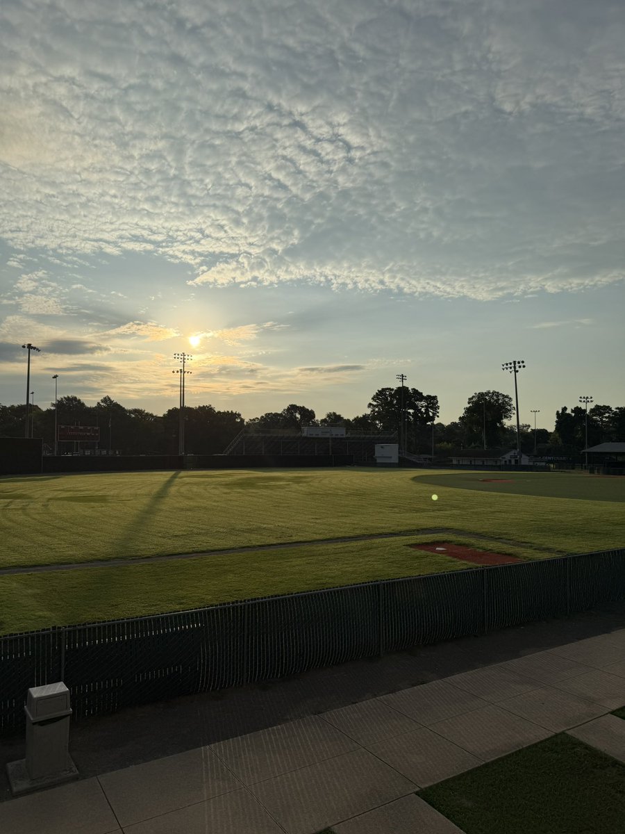 It’s a beautiful day at Shehee Stadium bringing our first 2026 recruits to campus! Our freshmen are enjoying their time in Paris this week. Reminder our upcoming Prospect ID Camp is Saturday, August 30th Register here: register.ryzer.com/camp.cfm?sport…