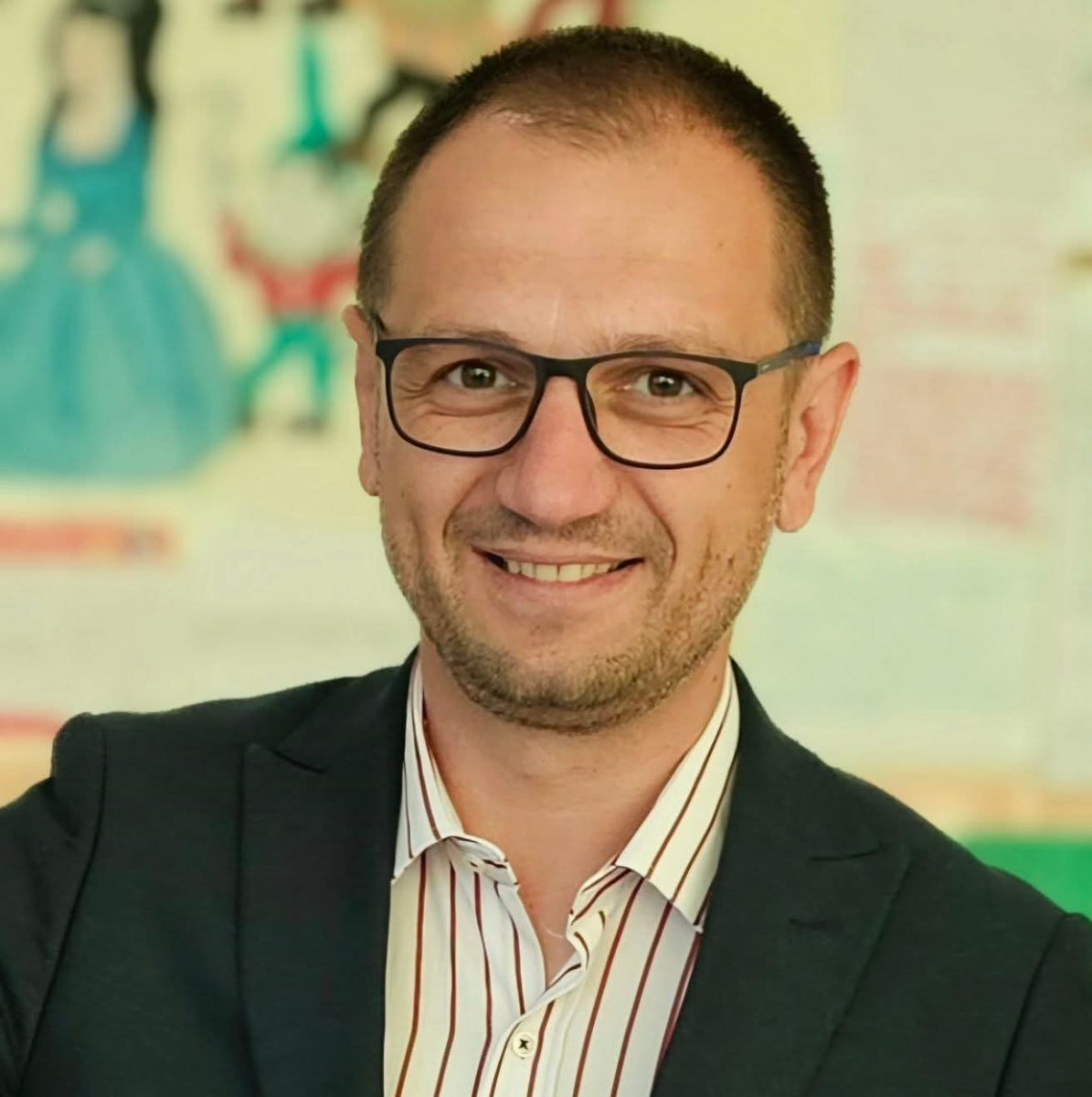 Во исчекување на кандидатот за градоначалник за Прилеп. Човекот кој е најзаслужен за рекордните победи на избори од улога на опозиција, кога многумина се откажаа и повлекоа во најтешките мигови.
#ДејанПроданоски