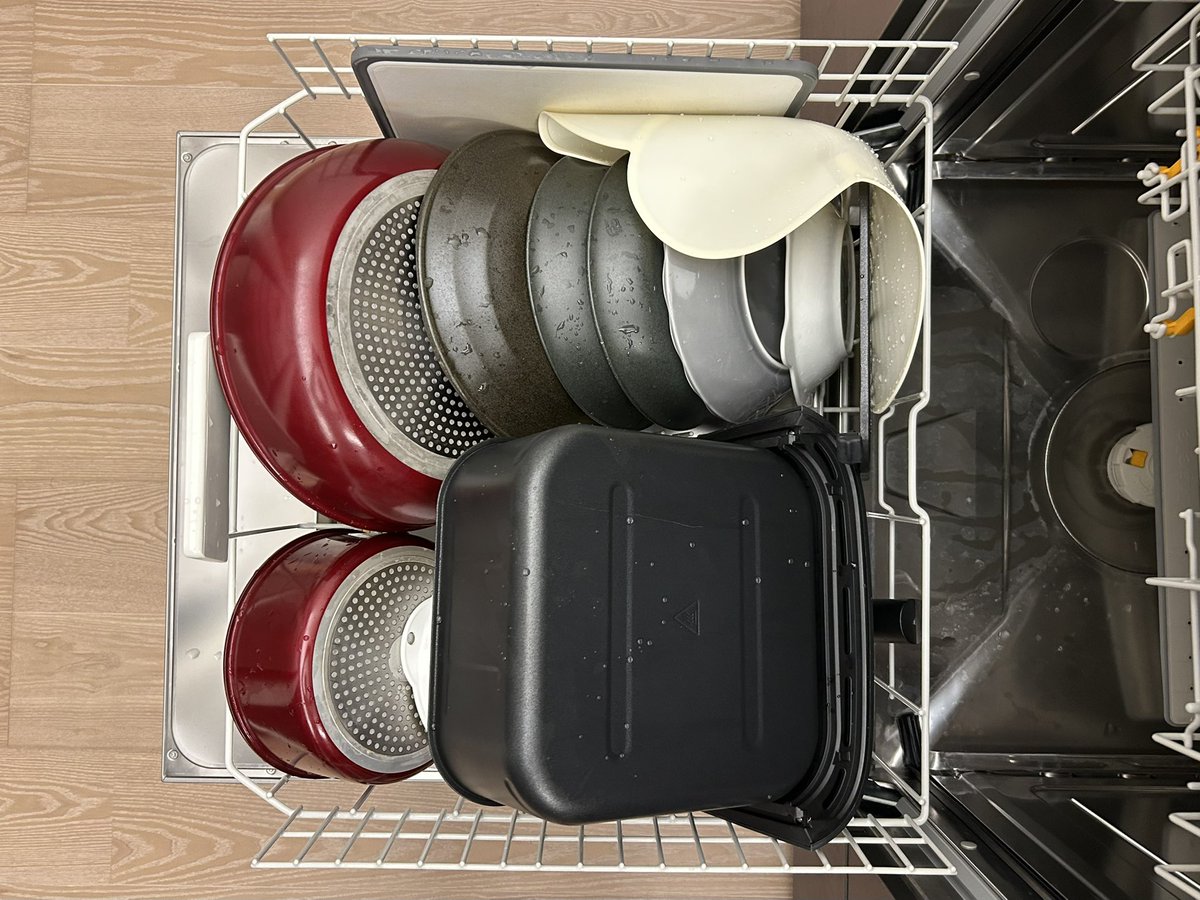 我が家はMieleのフロントオープンタイプの食洗機を採用🤞食器やお鍋、フライパンの収め方が上手くなった気がする🧩