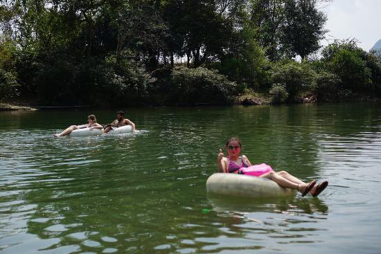ラオス&amp;ベトナム旅行航空券取った〜
メコン川でチュービング楽しみ
(※バケツ酒飲みながらタイヤで川下り)

シンガポールGPと悩んだけど、今回はメコン川を選びました🇱🇦