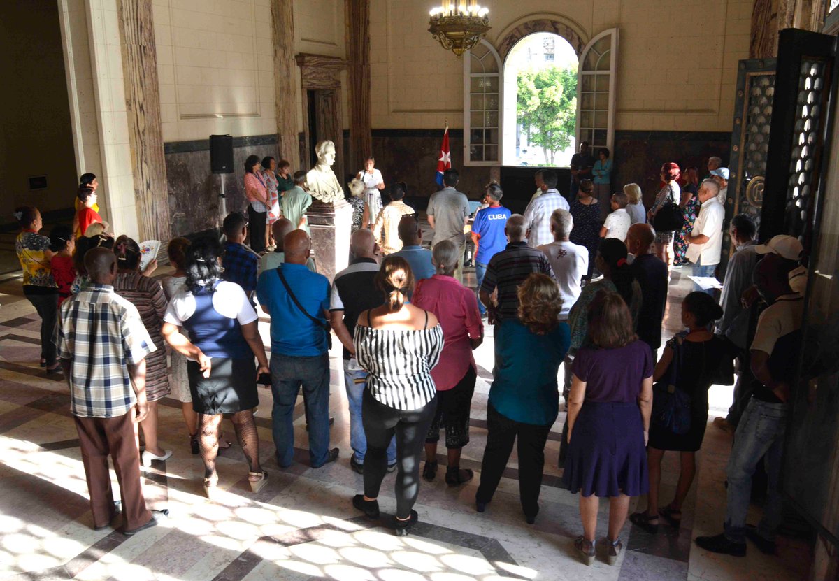 Asamblea Nacional Cuba (@asambleacuba) on Twitter photo Trabajadores de Oficinas Auxiliares de <a href="/AsambleaCuba/">Asamblea Nacional Cuba</a>🇨🇺, en emotivo matutino, rindieron homenaje al Comandante en Jefe en el aniversario 99 del natalicio de Fidel
✅Fue presentado Plan de Comunicación del sistema del #PoderPopular para esta histórica jornada
#100AñosConFidel Trabajadores de Oficinas Auxiliares de <a href="/AsambleaCuba/">Asamblea Nacional Cuba</a>🇨🇺, en emotivo matutino, rindieron homenaje al Comandante en Jefe en el aniversario 99 del natalicio de Fidel
✅Fue presentado Plan de Comunicación del sistema del #PoderPopular para esta histórica jornada
#100AñosConFidel