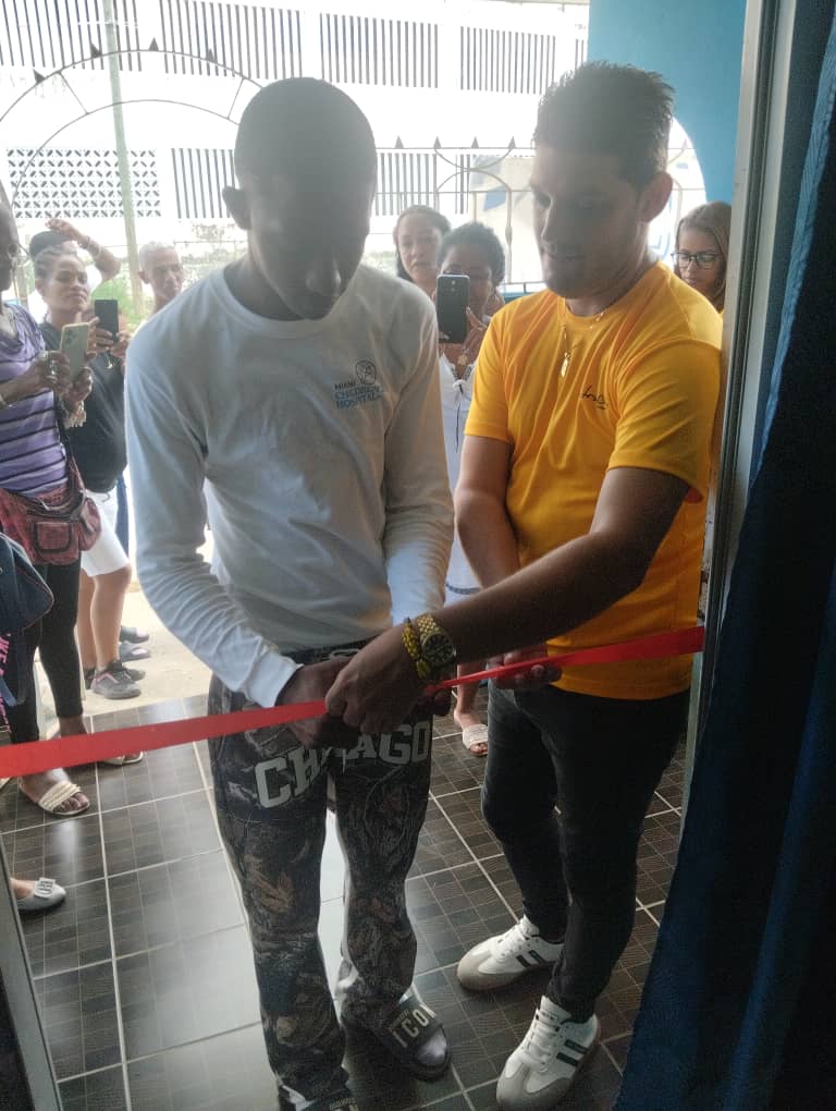 MayraArevich's tweet photo. En la comunidad de Zamora Coco Solo, municipio Marianao, se reinauguró el Joven Club en el #DíaInternacionalDeLaJuventud, como merecido regalo para la comunidad y hermoso homenaje a Fidel, creador de los Joven Club, programa que cumplirá 38 años en septiembre.
#100AñosConFidel 🇨🇺 https://t.co/uheemtojPY