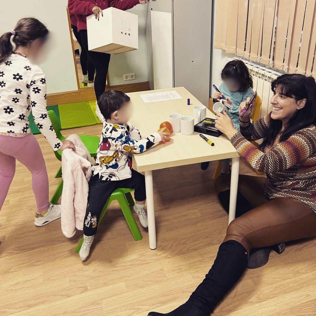APADISASOC's tweet photo. 👶 En APADIS, la atención temprana es compromiso, profesionalidad y trabajo con las familias.
Gracias al proyecto #NAKAMA, financiado por @biomerieux, hemos reforzado vínculos y mejorado la intervención.
💙 Crecer juntos desde el comienzo.
#APADIS #Inclusión #capacesdetodo https://t.co/yvX8aXVESD