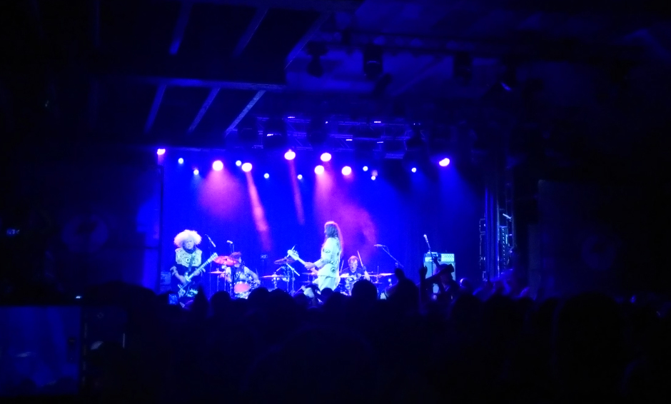 RichardSE23's tweet photo. Melvins @melvinsdotcom with great value psychedelic power pop support from Redd Kross at @EBallroomCamden last night. There were two drummers in the Melvins line-up, so maybe that's why my ears are still ringing today. #doubledrums https://t.co/yxZb1odsEC