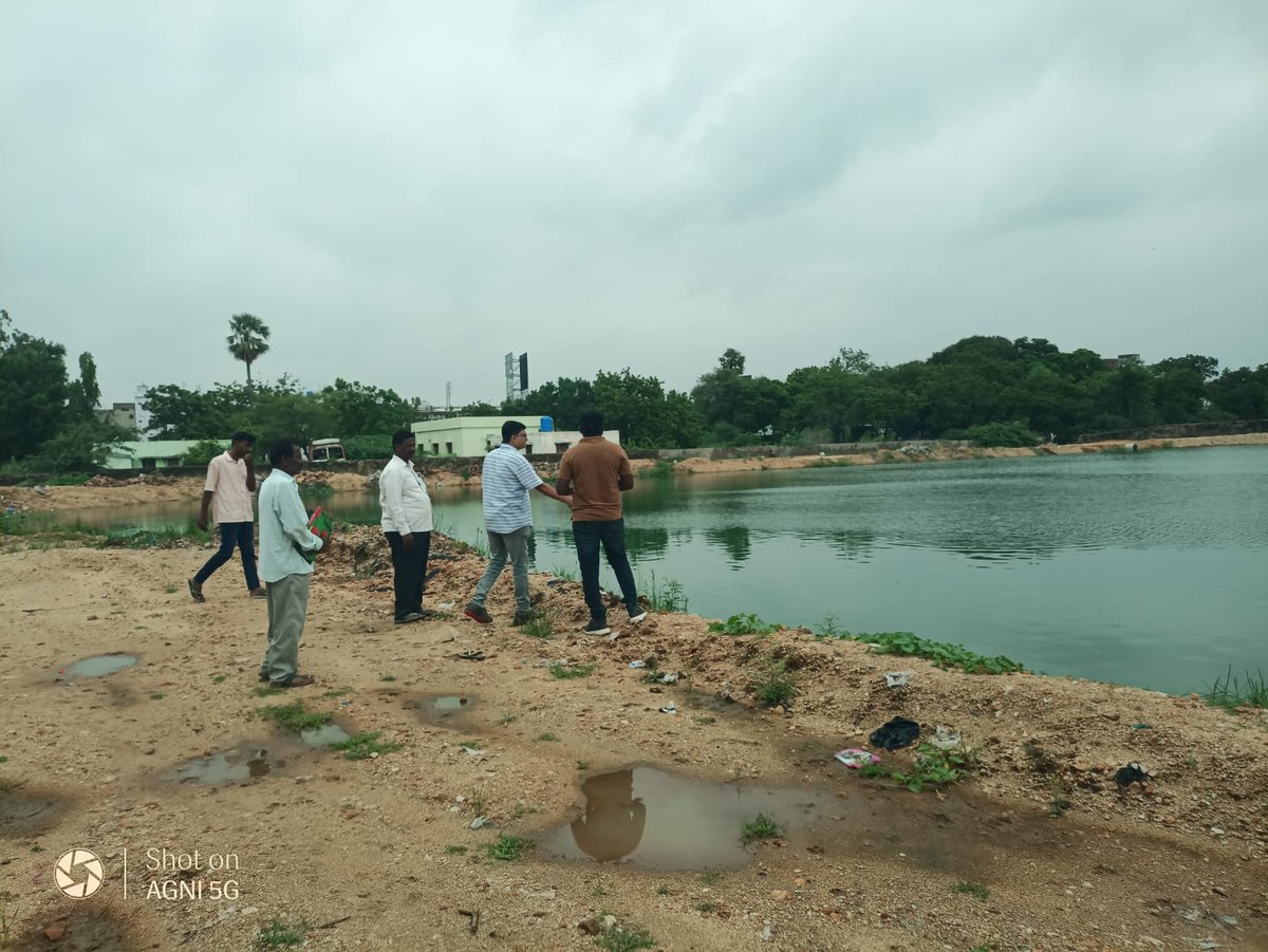 MC_Choutuppal's tweet photo. Chotuppal Municipal Commissioner inspected the Water bodies and drainges , in the event of forecast heavy rains.
@MoHUA_India
@RoopaMishra77
@tksreedevi
@cdmatelangana
@SwachhBharatGov
@SBMU_Telangana
@tgmepma
@amrut_MoHUA
@NULM_MoHUA
#TelanganaRising
@Collector_YDR https://t.co/0Ry96Sk7fW