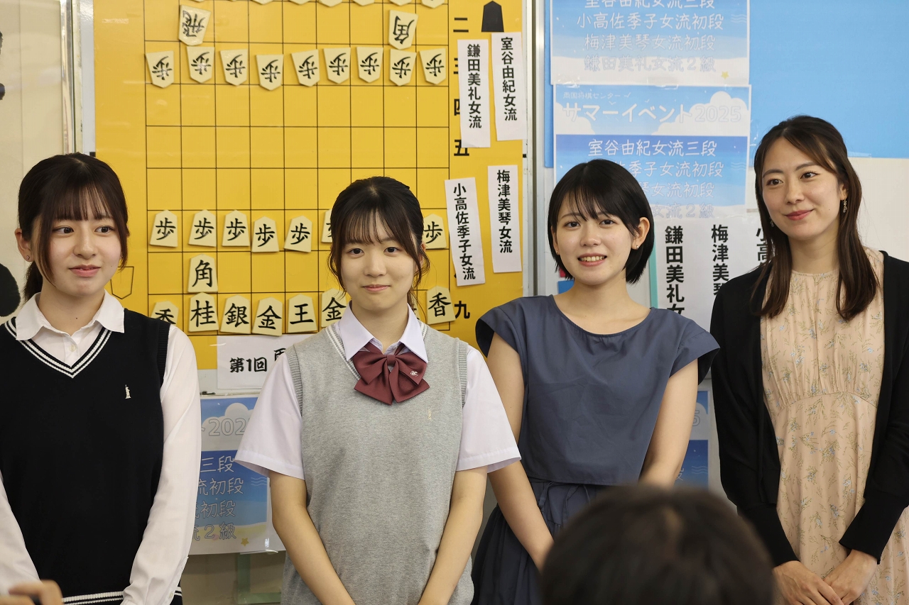 鎌田美礼女流2級　小高佐季子女流初段　コラボ扇子 鎌田美礼女流2級 小高佐季子女流初段 コラボ扇子 hqdefault.jpg