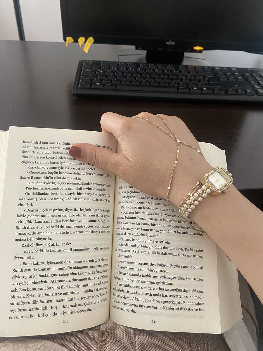 EsraAdmis's tweet photo. Ümitsizce bir ümitlenişti bu.”Herşey gerçekten bitmiş olabilir mi? Düzeltilmesine olanak yok mu? 
(Dostoyevski - Suç ve Ceza) https://t.co/fKWbNuHR6v