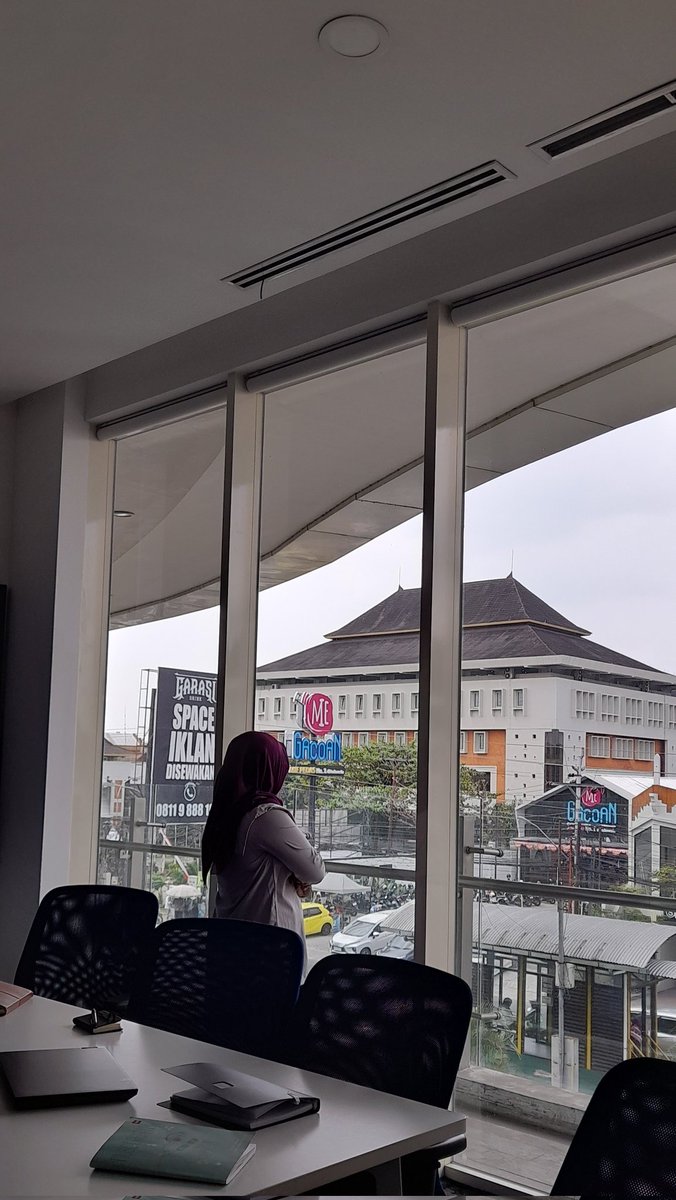 a lil bit dump pics from me in office (⁠｡⁠•̀⁠ᴗ⁠-⁠)⁠✧