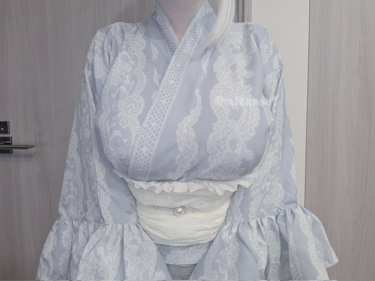 浴衣を着ると帯に胸が乗っちゃうお姉さん
https://t.co/D0w51Or4Iy https://t.co/ZBCChWbwfi