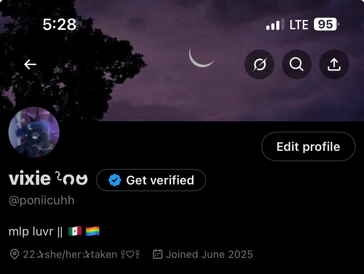 poniicuhh's tweet photo. new layout oomfies!! back to luna pfp !! https://t.co/6J2nR2EcjY