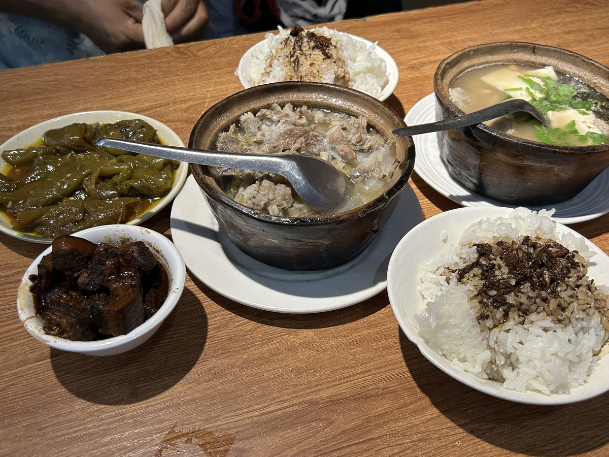DaisyUni_'s tweet photo. #잘먹고WOO라차차

✈️ 여행 중의 먹거리 😋 https://t.co/bHP5SK2qSM