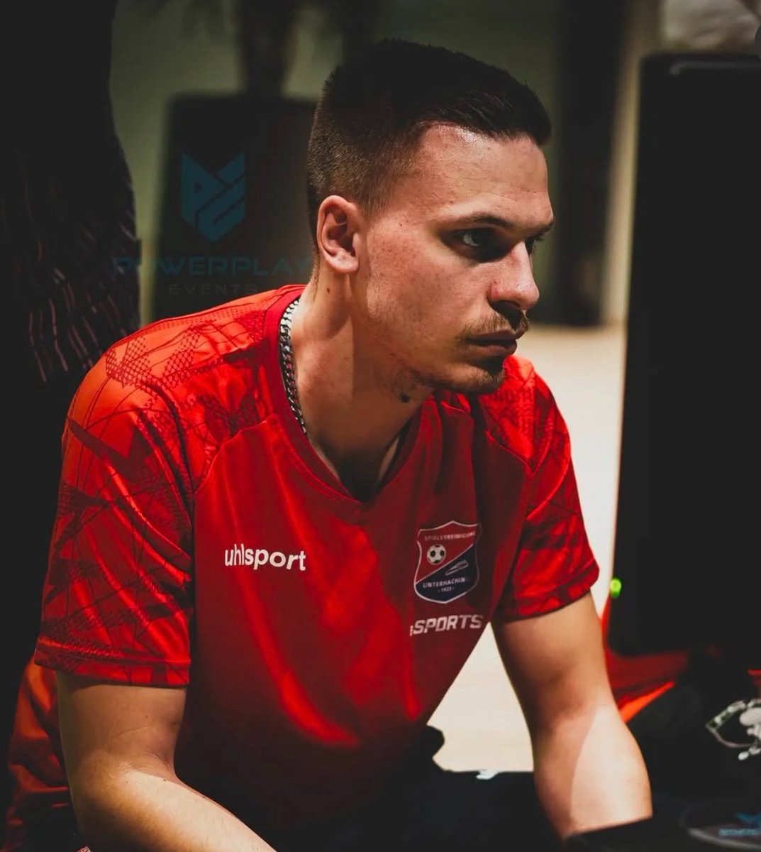 5 Jahre. Unzählige Spiele. Unvergessliche Momente. ❤️🎮
Heute heißt es: Danke, Haching eSports – und vor allem Danke, SpVgg Unterhaching.
Ihr habt mich gefördert, gefordert und geprägt. Wir haben gemeinsam Siege gefeiert, Niederlagen weggesteckt und als Team Großes erreicht. 🙌