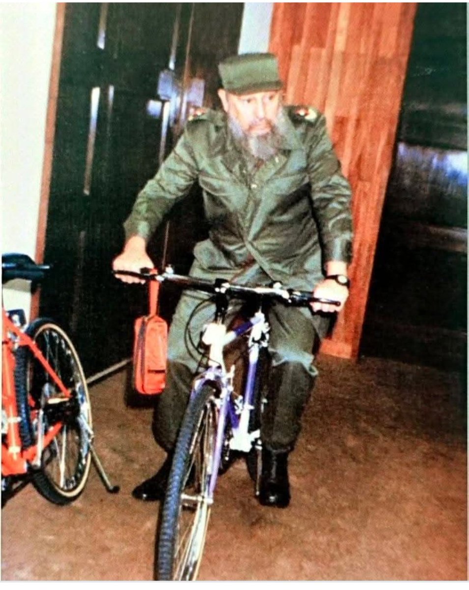 Tuvimos la dicha de tenerte, hasta tus enemigos te respetan aún en la eternidad. Millones te queremos, los cubanos incorporamos una característica después del 59, ser Fidelista. 
En tus 99 felicidades Comandante!@cubarecicla <a href="/MindusIndustria/">Ministerio de Industrias de Cuba</a>