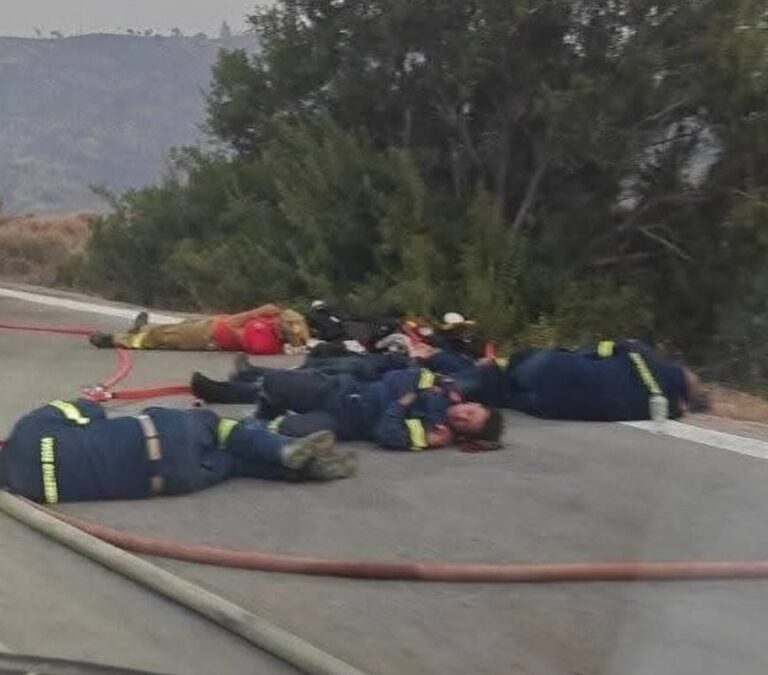 Πυροσβέστες; Μόνιμους; Όχι δεν χρειάζεται.
Ας ρίξουμε λεφτά σε κολλητούς στον ΟΠΕΚΕΠΕ κλπ.
Όπως δεν χρειαζόμαστε και ενίσχυση του ΕΣΥ.
#ΝΔ #Μητσοτακης #αχαιας #φωτια