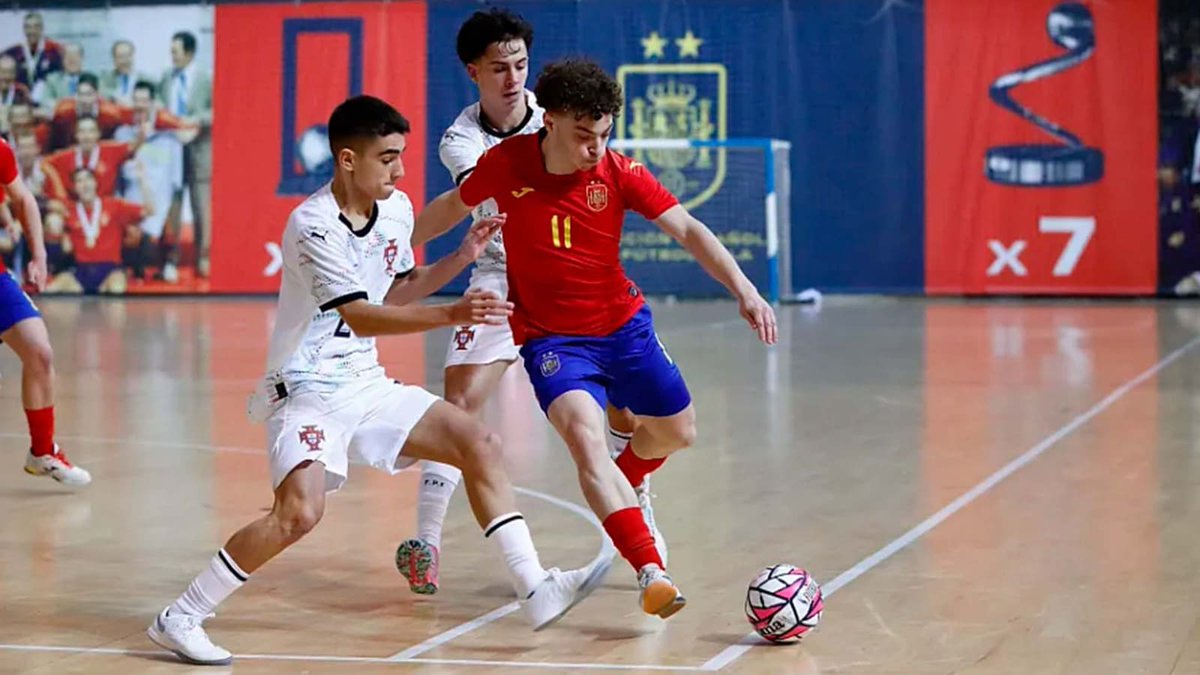 WanapixSala10's tweet photo. 🇪🇸 Pedro Altaba y @MiguelOncee han sido convocados con la @SEFutbol sub-19 para la fase de preparación del Europeo de la categoría

🗓️ Del 25 de agosto al 7 de septiembre
⚽️ Tres amistosos ante el Viña Albali Valdepeñas, CD Leganés y MRB Móstoles

🔗: https://t.co/6w7qZEx8KL https://t.co/iOhdoFCmsZ