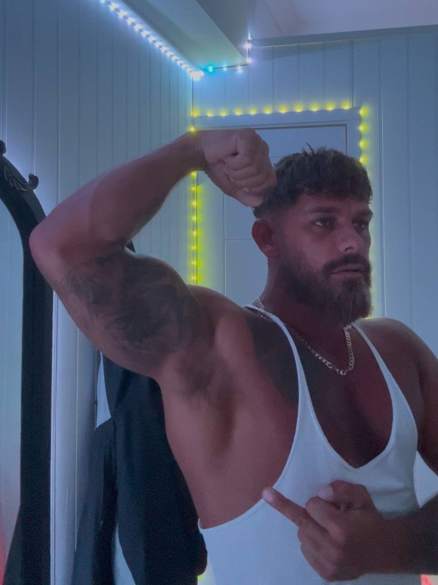 Husky armpits that make you weak. Your favourite #musclegod to relapse too. #findom #cashmaster