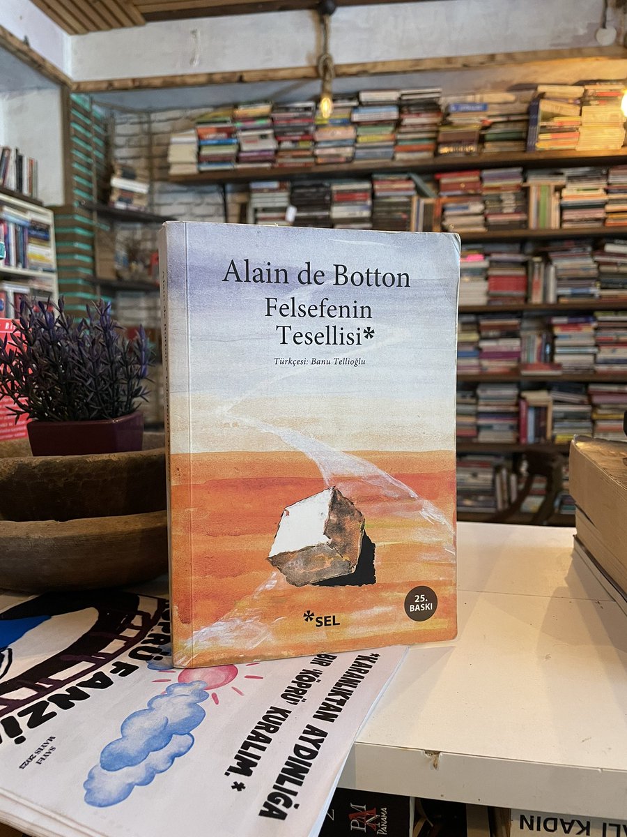 İnsan ancak bir şeyin ne olmadığını anlamak suretiyle onun tam olarak ne olduğu bilgisine yaklaşabilir. 

#alaindebotton