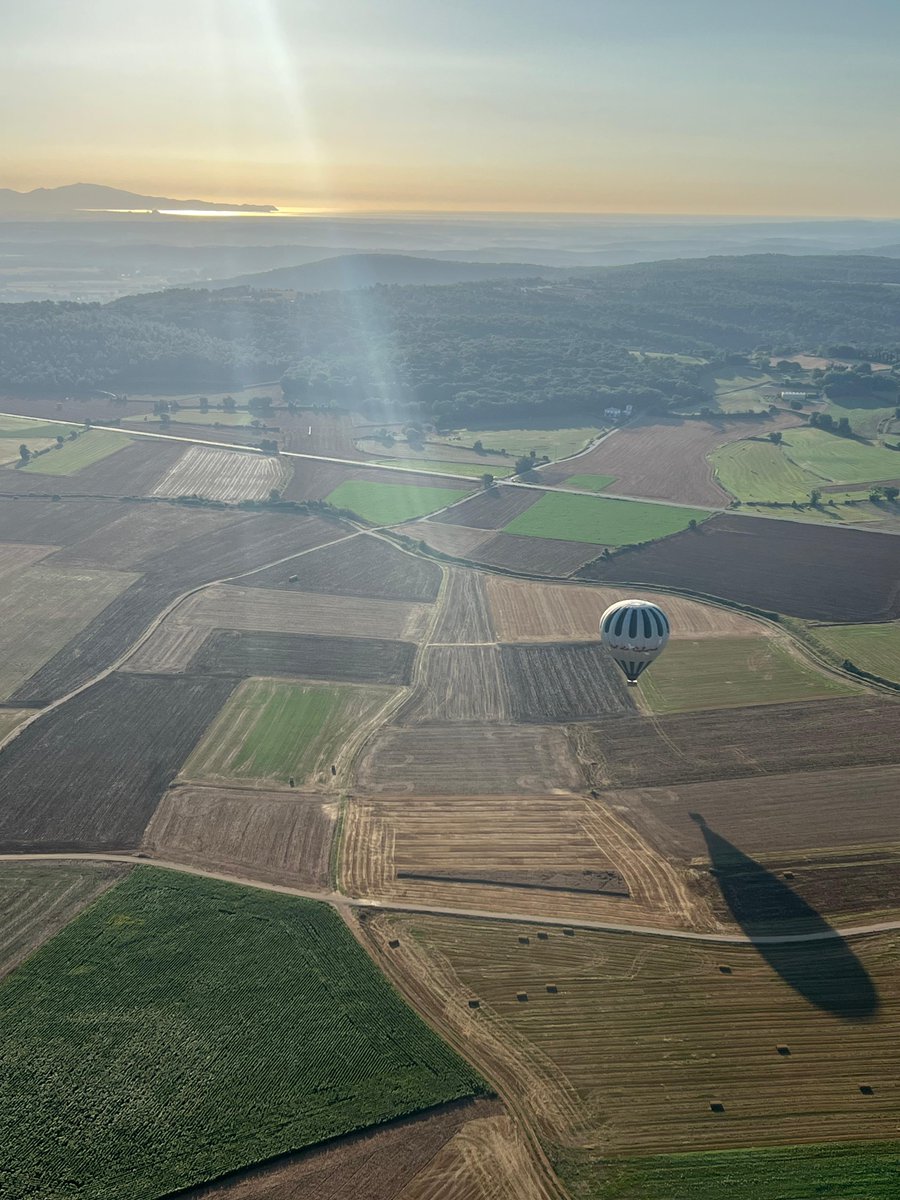 De Banyoles al mar. Des del globus gaudim de vistes al golf de Roses i al cap de Creus. A vegades, fins i tot, des de la Garrotxa! 🌊
·
#paisatge #costabrava #catalunyaexperience