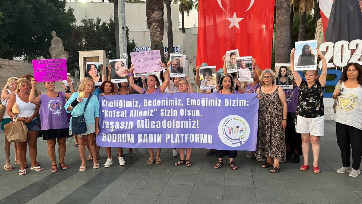 📢 Bodrum’da Kadın Cinayetlerine Karşı Eylem Dün Bodrum’da kadın cinayetlerine karşı düzenlenen eylem sırasında, bir kadının daha öldürüldüğü haberi paylaşıldı. Eylemde, “Failler erkekler, onları koruyan devlet ve destekçileridir”
#Bodrum #KadınCinayetleri