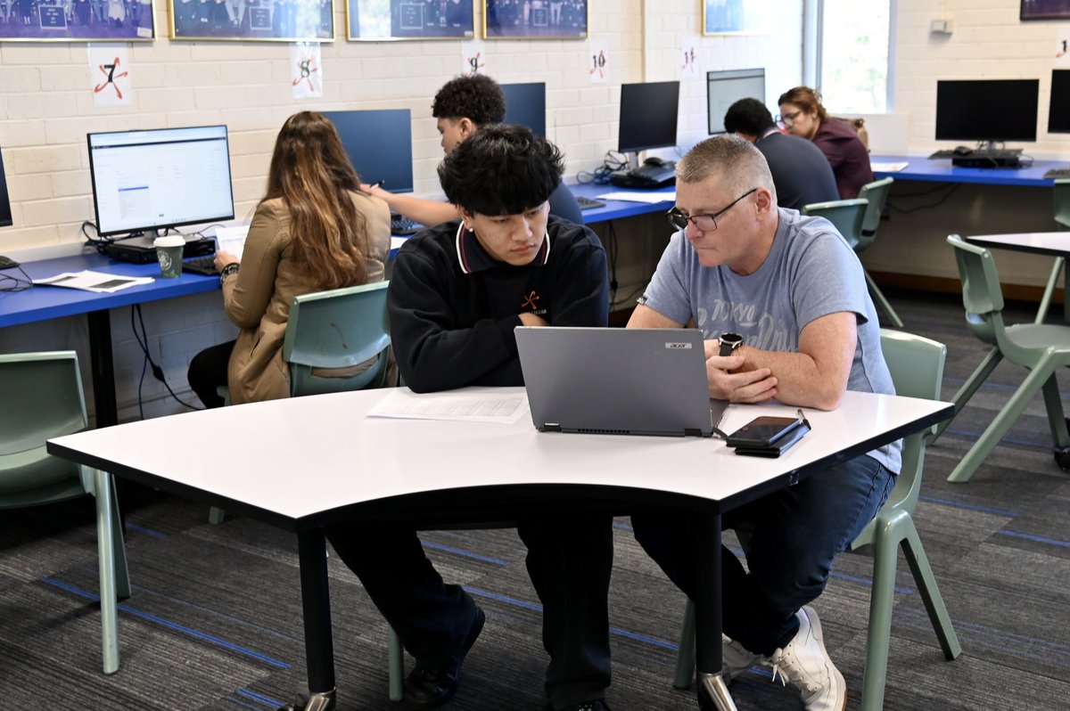 ChifleyCSC's tweet image. Our Year 10 students sat with teachers from Chifley College Senior Campus this week to choose their subjects for Year 11, 2026. This process is another step completed in our students’ transition to senior school and in working towards the HSC. ✅😄