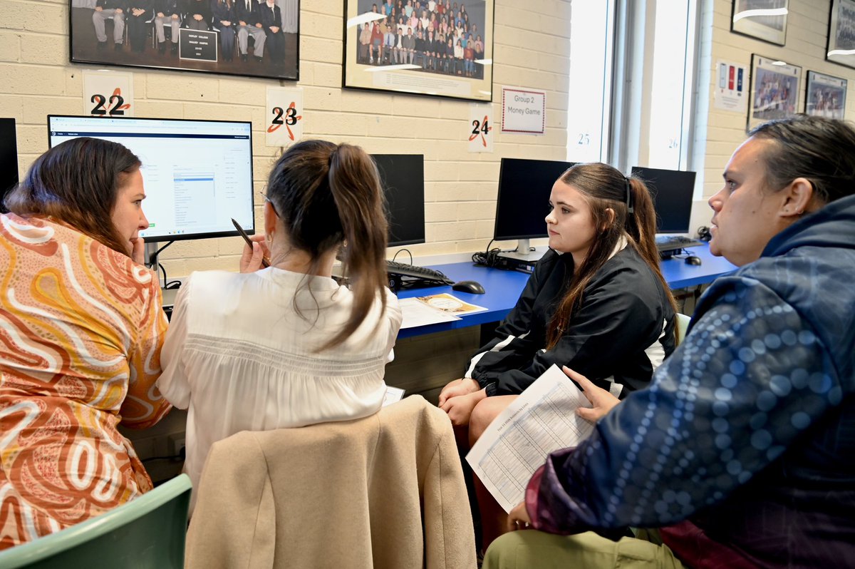 ChifleyCSC's tweet image. Our Year 10 students sat with teachers from Chifley College Senior Campus this week to choose their subjects for Year 11, 2026. This process is another step completed in our students’ transition to senior school and in working towards the HSC. ✅😄
